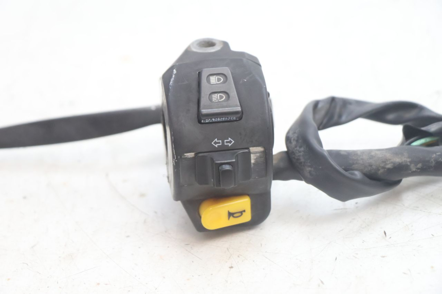 photo de COMMODO GAUCHE PEUGEOT KISBEE 2T 50 (2010 - 2017) - Détail de la pièce