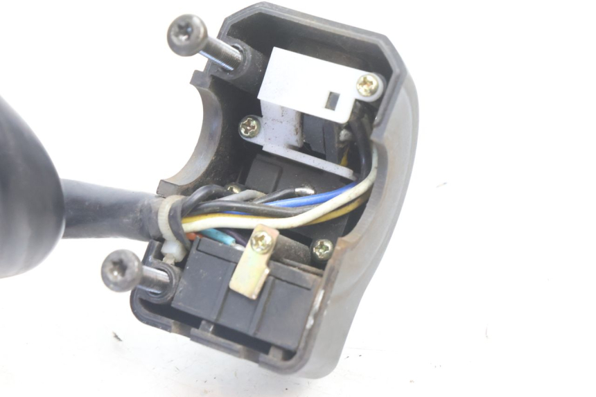 photo de COMMODO GAUCHE PEUGEOT KISBEE 2T 50 (2010 - 2017) - Vue d’ensemble