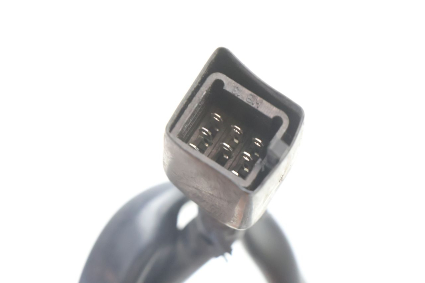 photo de COMMODO GAUCHE PEUGEOT KISBEE 2T 50 (2010 - 2017) - Points de fixation