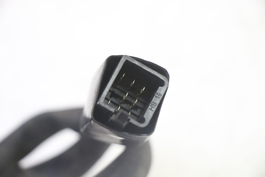 photo de COMMODO GAUCHE PEUGEOT KISBEE 4T 50 (2018 - 2022) - Gros plan technique