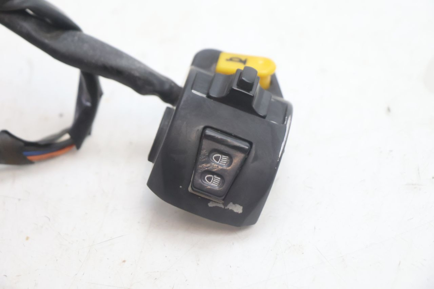 photo de COMMODO GAUCHE PEUGEOT KISBEE 4T 50 (2010 - 2017) - Autre angle de vue