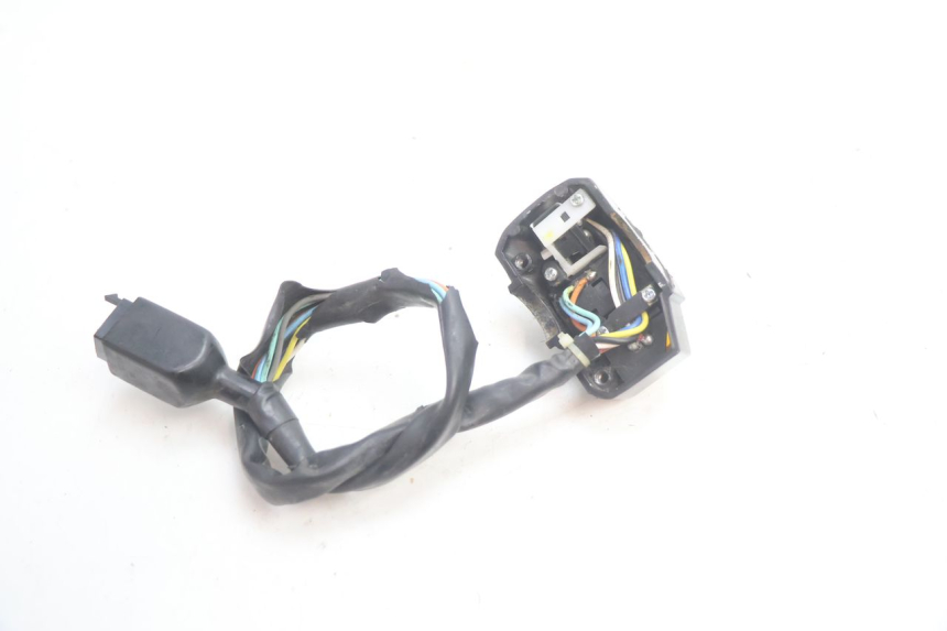photo de COMMODO GAUCHE PEUGEOT KISBEE 4T 50 (2010 - 2017) - Gros plan technique
