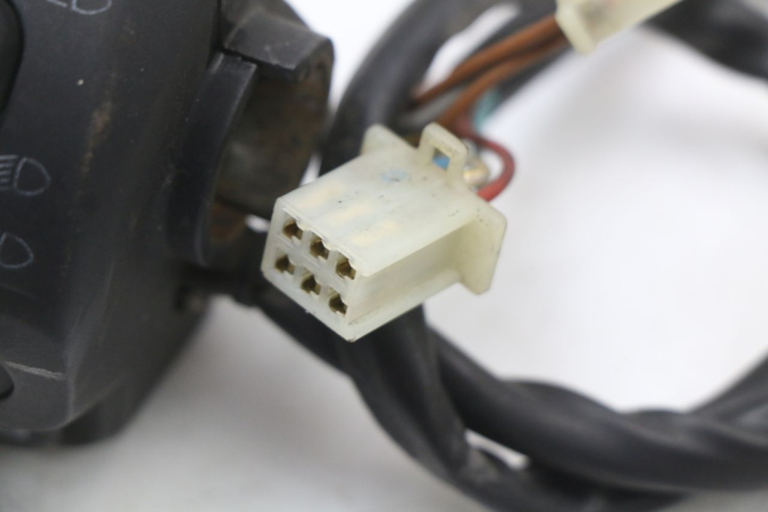 photo de COMMODO GAUCHE RENAULT KOURANOS 125 (2001 - 2004) - État de surface