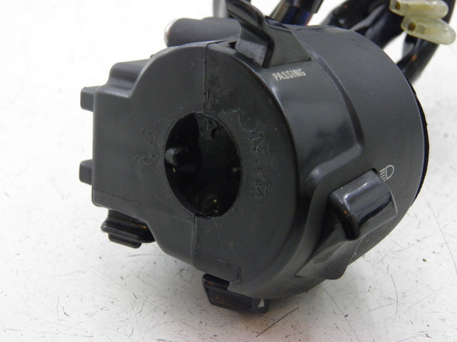 photo de COMMODO GAUCHE KYMCO XCITING RI ABS 500 (2010) - Points de fixation