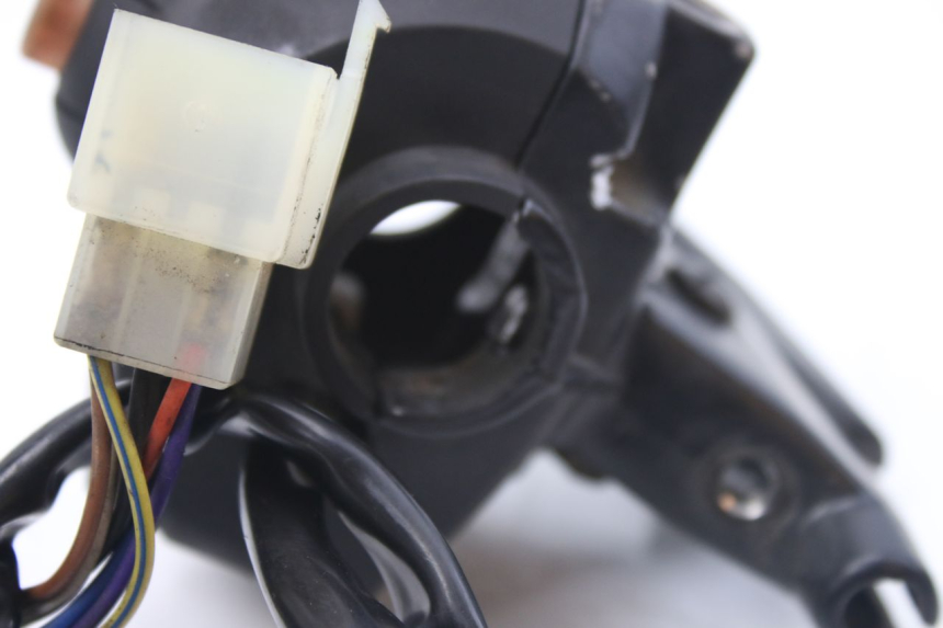 photo de COMMODO GAUCHE PEUGEOT LUDIX 50 (2008 - 2017) - Gros plan technique