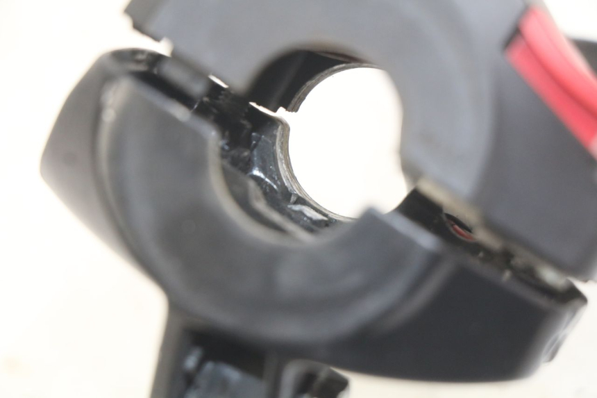 photo de COMMODO GAUCHE PEUGEOT LUDIX 50 (2005 - 2007) - Détail de la pièce