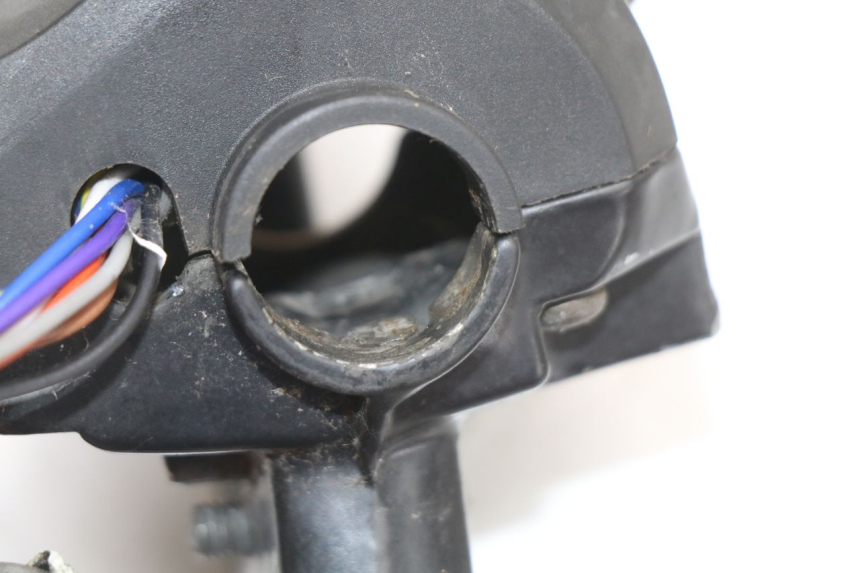 photo de COMMODO GAUCHE PEUGEOT LUDIX 50 (2005 - 2007) - État de surface