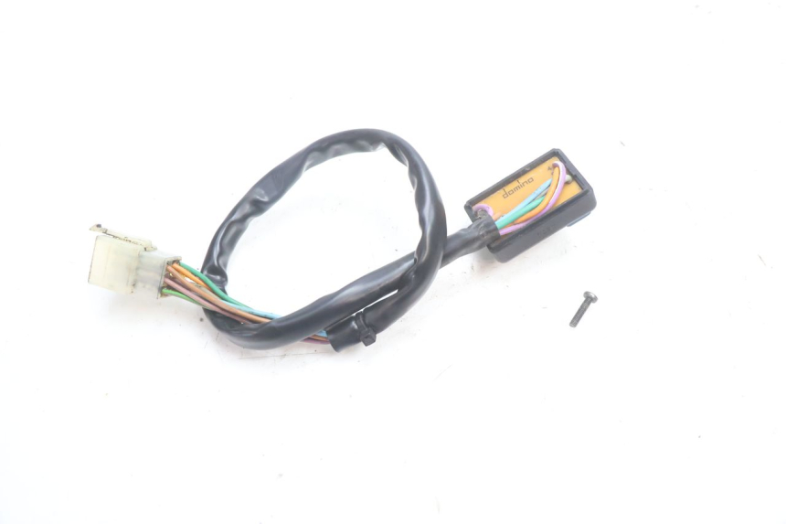 photo de COMMODO GAUCHE PEUGEOT LUDIX ONE 50 (2004 - 2013) - Gros plan technique