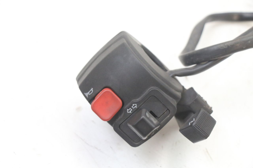 photo de COMMODO GAUCHE MBK X-LIMIT XLIMIT 50 (2007 - 2012) - Détail de la pièce