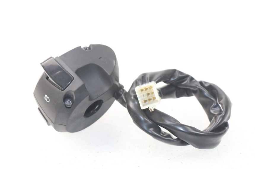 photo de COMMODO GAUCHE PEUGEOT METROPOLIS 400 (2017 - 2020) - Zoom état d’usage