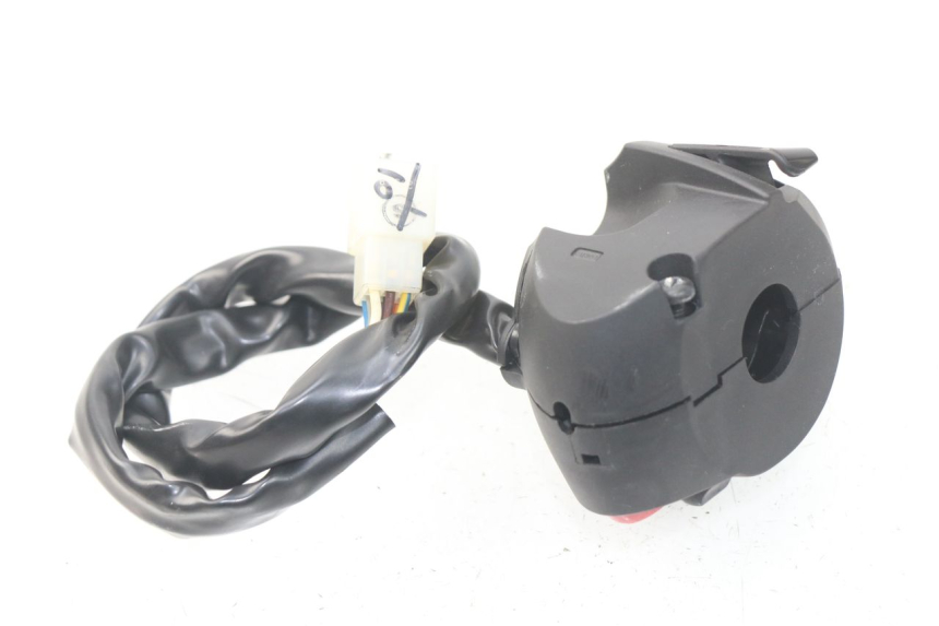 photo de COMMODO GAUCHE PEUGEOT METROPOLIS 400 (2017 - 2020) - Gros plan technique