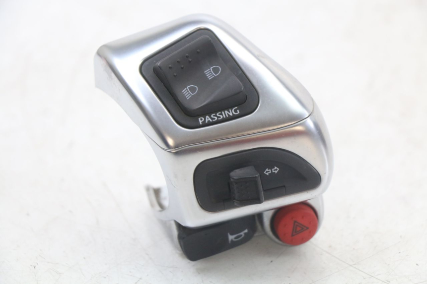 photo de COMMODO GAUCHE PIAGGIO MP3 HPE 350 (2018 - 2020) - Détail de la pièce