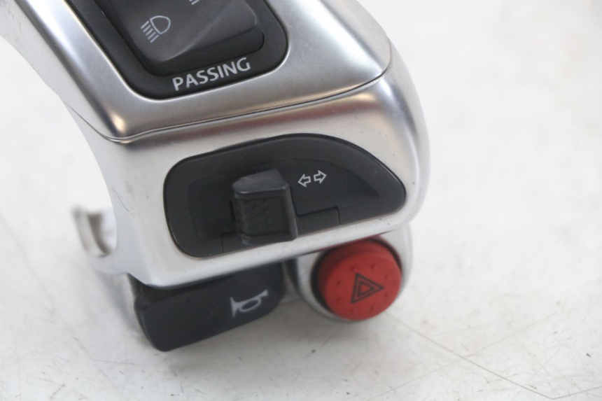 photo de COMMODO GAUCHE PIAGGIO MP3 HPE 350 (2018 - 2020) - Autre angle de vue