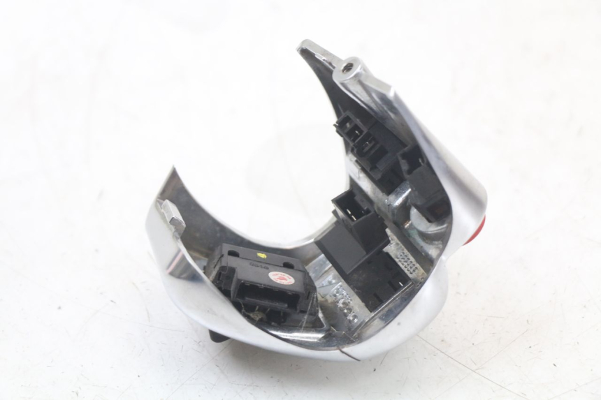 photo de COMMODO GAUCHE PIAGGIO MP3 HPE 350 (2018 - 2020) - Points de fixation