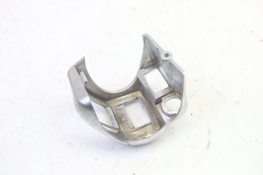 photo de COMMODO GAUCHE PIAGGIO MP3 HPE 350 (2018 - 2020) - Gros plan technique