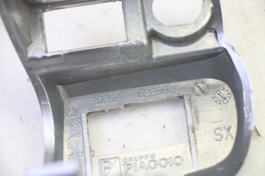 photo de COMMODO GAUCHE PIAGGIO MP3 LT 400 (2007 - 2012) - Vue d’ensemble