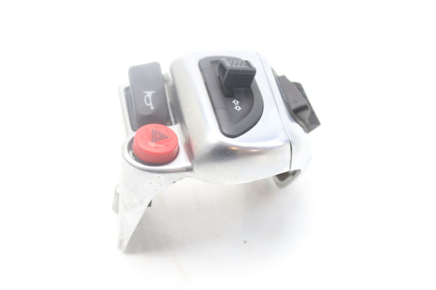 photo de COMMODO GAUCHE PIAGGIO MP3 500 (2014 - 2017) - Détail de la pièce