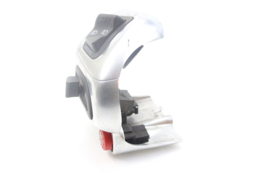 photo de COMMODO GAUCHE PIAGGIO MP3 500 (2014 - 2017) - Points de fixation