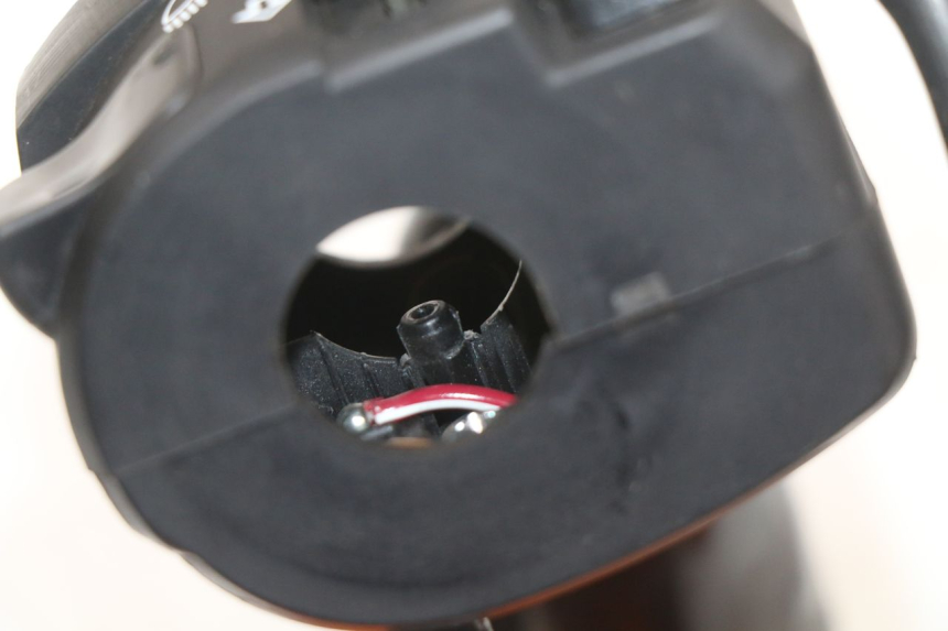 photo de COMMODO GAUCHE KAWASAKI NINJA 400 (2018 - 2023) - Gros plan technique