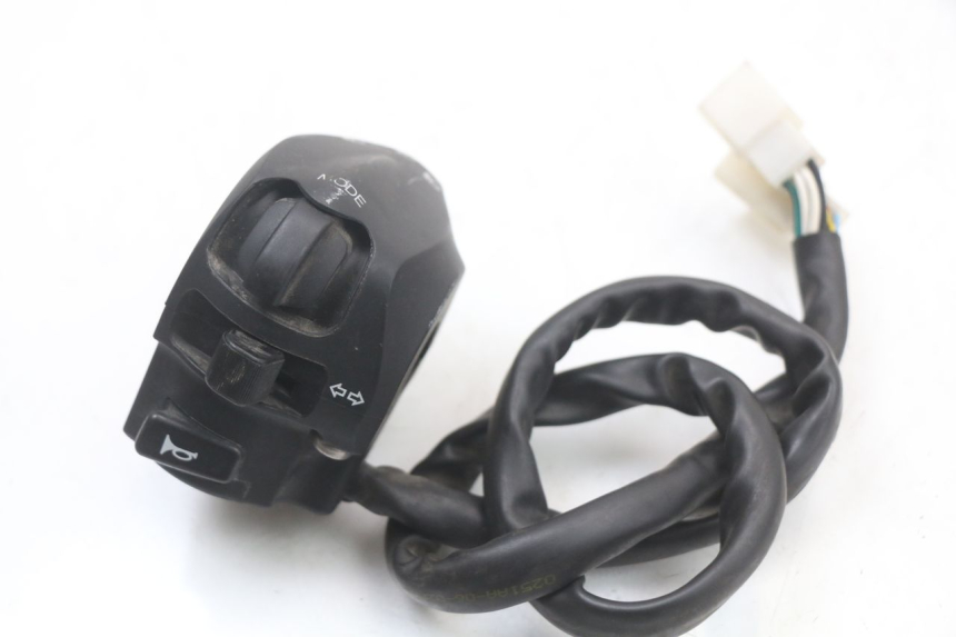 photo de COMMODO GAUCHE MOTO GUZZI NORGE 8V GT 1200 (2011 - 2016) - Vue principale