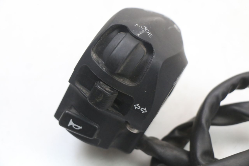 photo de COMMODO GAUCHE MOTO GUZZI NORGE 8V GT 1200 (2011 - 2016) - Détail de la pièce