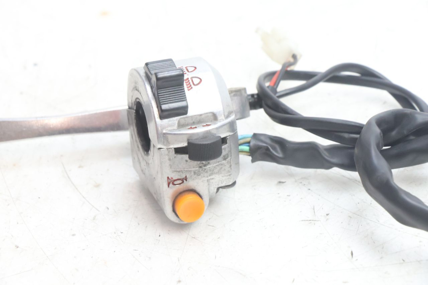 photo de COMMODO GAUCHE JM MOTORS OLDIES 4T 50 (2010 - 2020) - Détail de la pièce