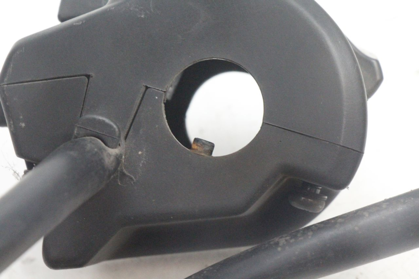 photo de COMMODO GAUCHE HONDA PCX (JF28) 125 (2009 - 2011) - Points de fixation