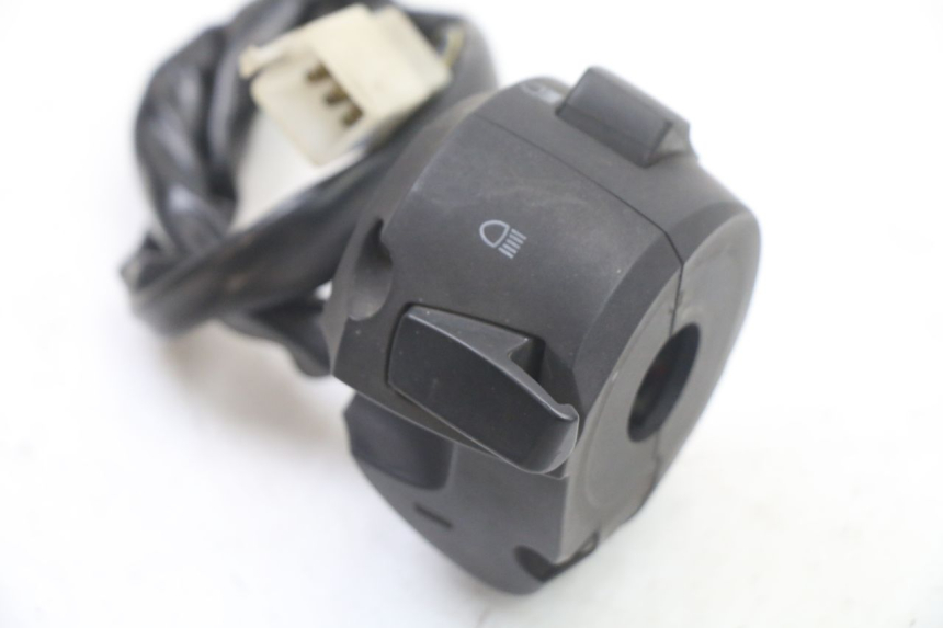 photo de COMMODO GAUCHE PEUGEOT CITYSTAR 125 (2011 - 2017) - Points de fixation