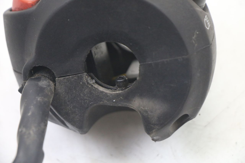 photo de COMMODO GAUCHE PEUGEOT CITYSTAR 2T 50 (2018 - 2021) - Points de fixation