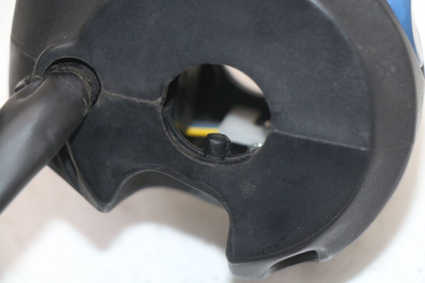 photo de COMMODO GAUCHE PEUGEOT ELYSTAR 50 (2002 - 2014) - État de surface