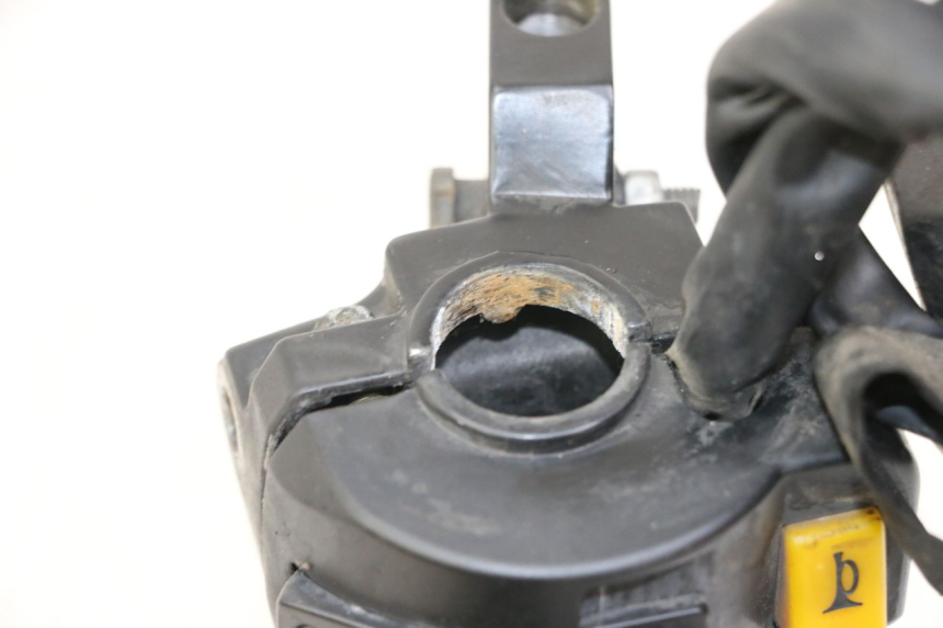 photo de COMMODO GAUCHE PEUGEOT KISBEE 2T 50 (2010 - 2017) - Détail de la pièce