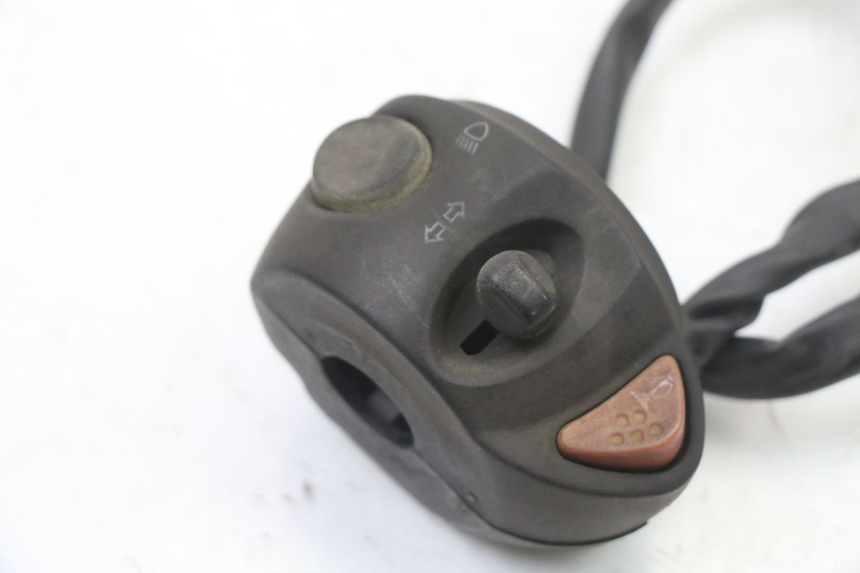 photo de COMMODO GAUCHE PEUGEOT SATELIS 125 (2013 - 2018) - Détail de la pièce