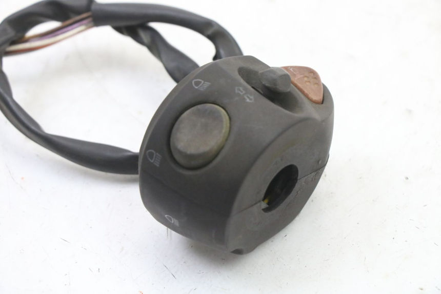 photo de COMMODO GAUCHE PEUGEOT SATELIS 125 (2013 - 2018) - Autre angle de vue