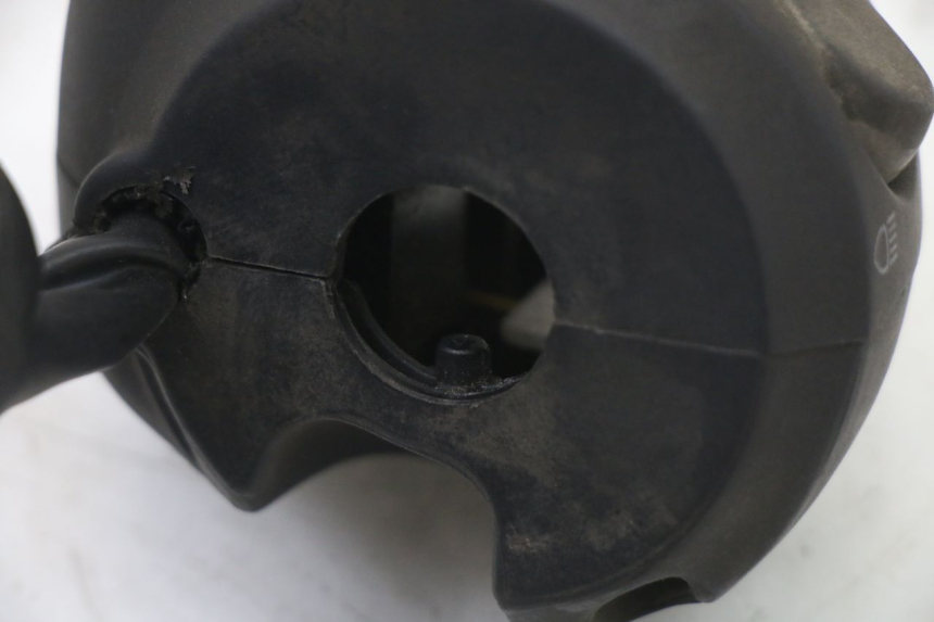 photo de COMMODO GAUCHE PEUGEOT SATELIS 125 (2013 - 2018) - Points de fixation