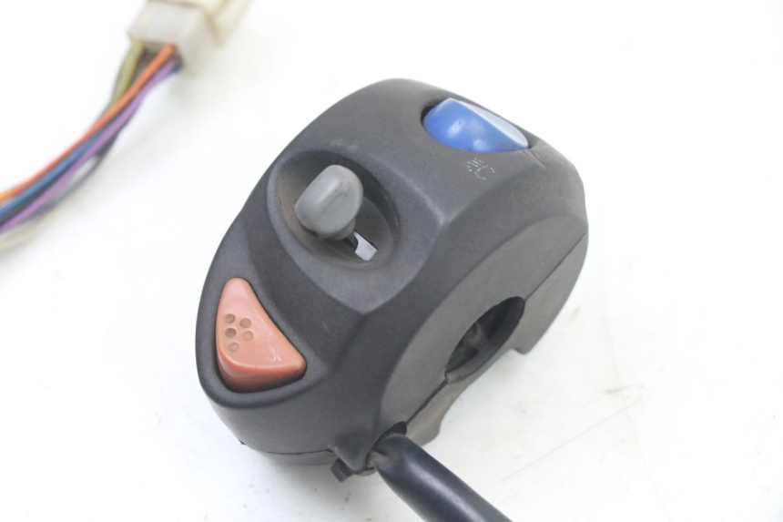 photo de COMMODO GAUCHE PEUGEOT TKR TREKKER FURIOUS 50 (2005 - 2014) - Détail de la pièce