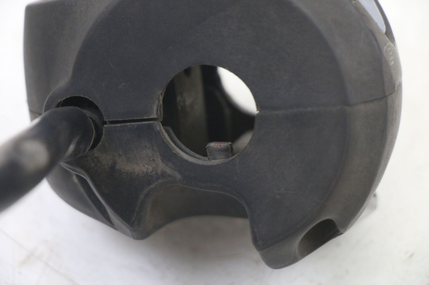 photo de COMMODO GAUCHE PEUGEOT TKR TREKKER FURIOUS 50 (2005 - 2014) - Points de fixation