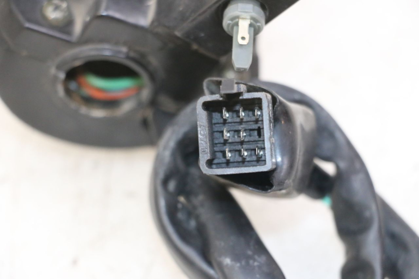 photo de COMMODO GAUCHE PEUGEOT VIVACITY 125 (2010 - 2017) - Zoom état d’usage