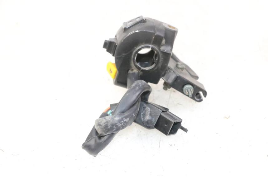 photo de COMMODO GAUCHE PEUGEOT VIVACITY 125 (2010 - 2017) - Points de fixation