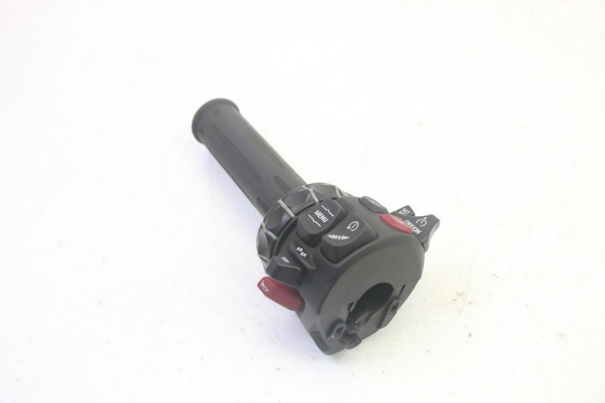 photo de COMMODO GAUCHE BMW R GS 1250 (2021 - 2024) - Gros plan technique