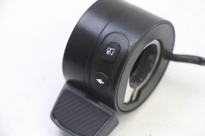 photo de COMMODO GAUCHE PUNK ELECTRIC RIDER 1 - Détail de la pièce