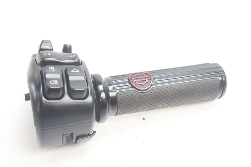 photo de COMMODO GAUCHE HARLEY DAVIDSON ROAD GLIDE FLTRXSE 1920 (2018 - 2022) - Points de fixation