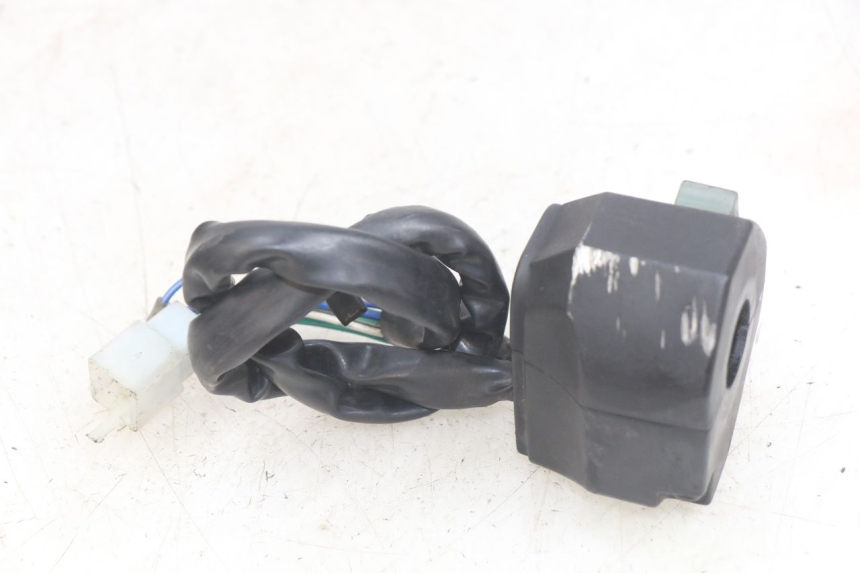 photo de COMMODO GAUCHE YAMASAKI ROADSTER 50 (2013 - 2018) - Gros plan technique