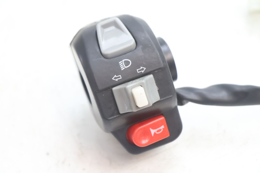 photo de COMMODO GAUCHE TNT MOTOR ROMA 12' 2T 50 (2007 - 2018) - Détail de la pièce