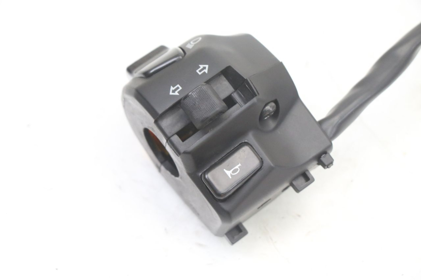 photo de COMMODO GAUCHE ROYAL ENFIELD HYMALAYAN 410 (2016 - 2023) - Détail de la pièce