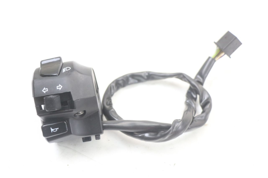 photo de COMMODO GAUCHE ROYAL ENFIELD SCRAM 411 (2022 - 2024) - Détail de la pièce