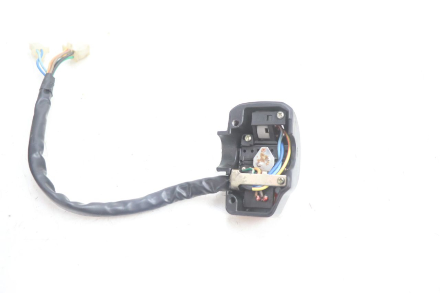 photo de COMMODO GAUCHE KEEWAY RY6 2T 50 (2011 - 2019) - Gros plan technique