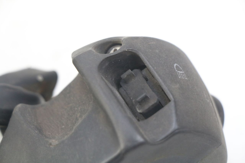 photo de COMMODO GAUCHE PEUGEOT SATELIS COMPRESSOR K15 125 (2006 - 2009) - Gros plan technique