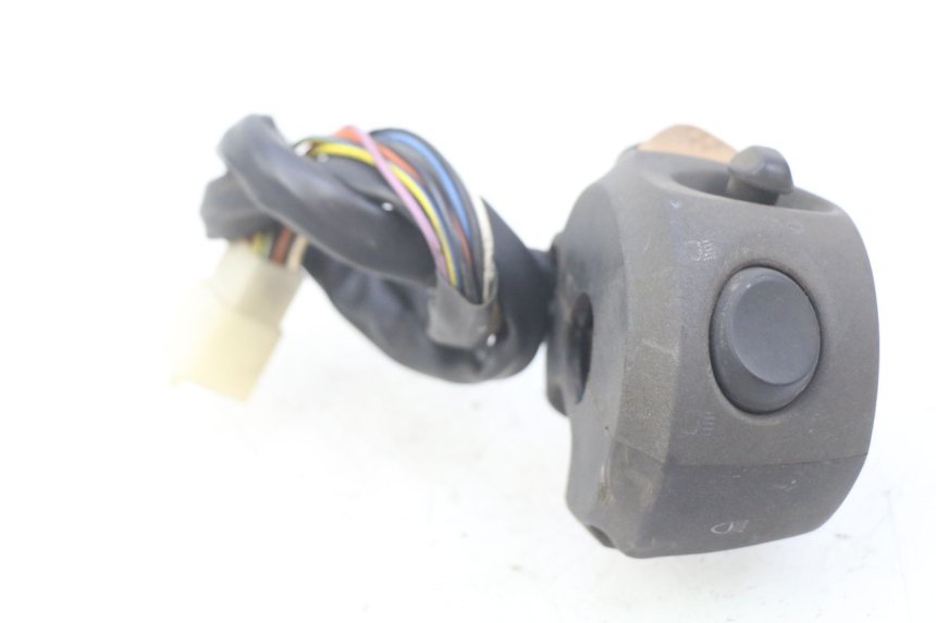 photo de COMMODO GAUCHE PEUGEOT SATELIS COMPRESSOR K15 125 (2006 - 2009) - Points de fixation