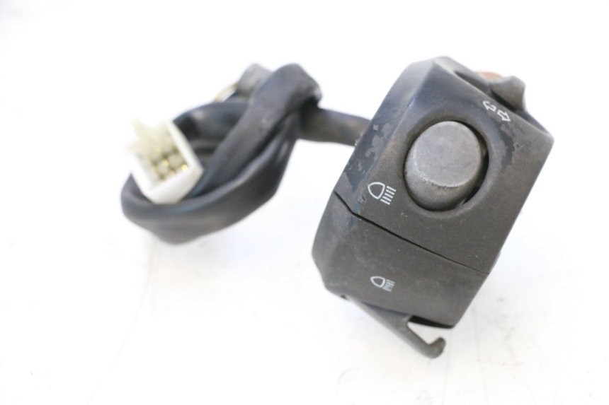 photo de COMMODO GAUCHE PEUGEOT SATELIS COMPRESSOR K15 125 (2006 - 2009) - Points de fixation