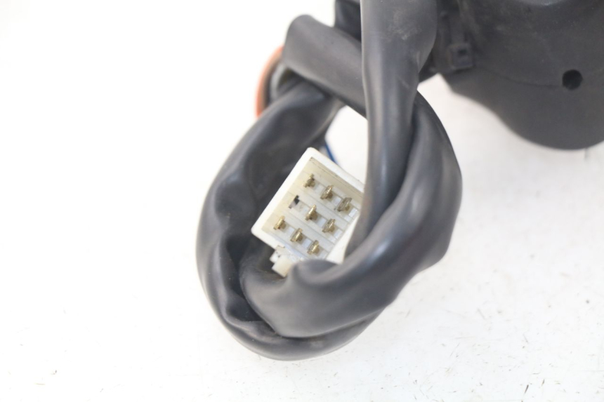 photo de COMMODO GAUCHE PEUGEOT SATELIS 300 (2012 - 2015) - Zoom état d’usage